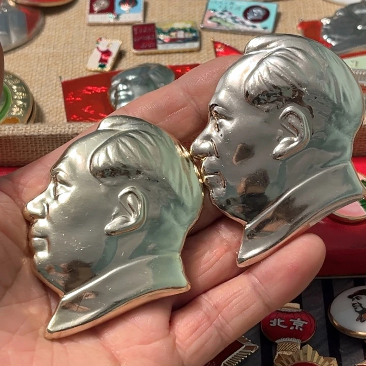 米***乐铝普通纪念章一对