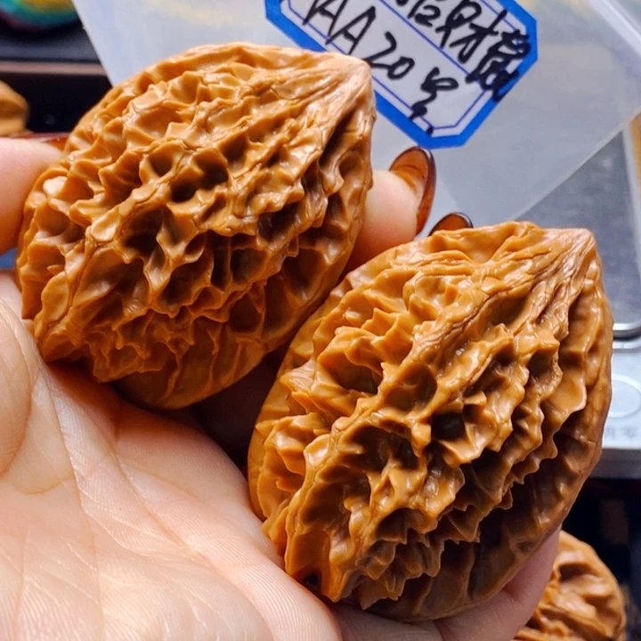 文玩核桃吊坠招财鼠