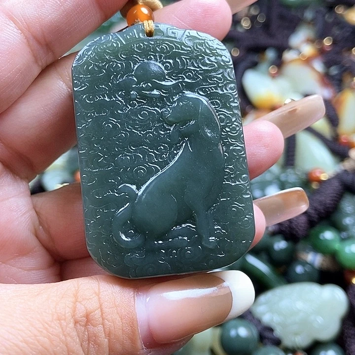 和田玉颈饰未镶嵌双面