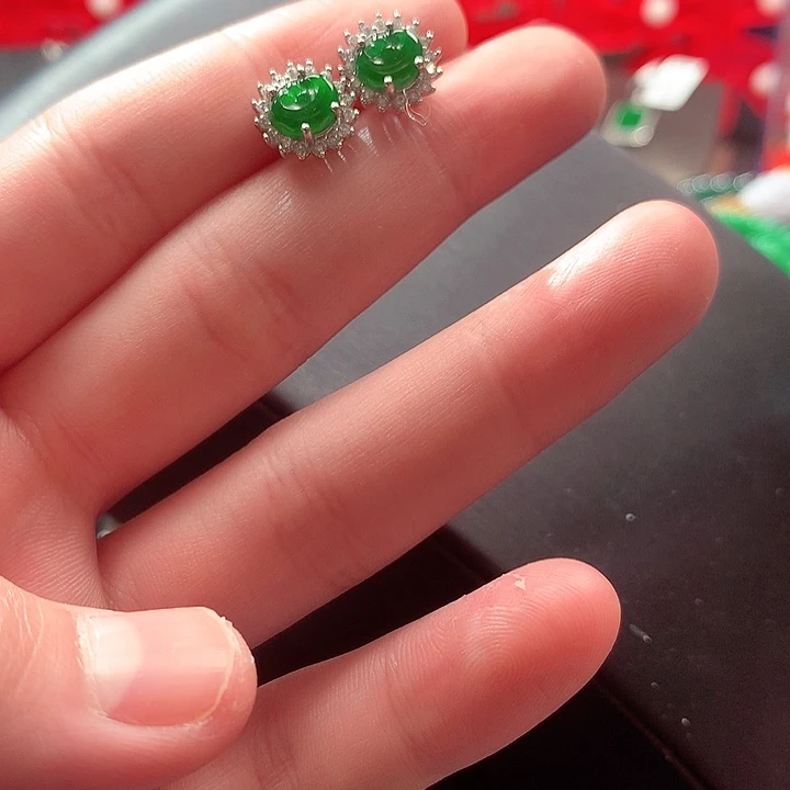 翡翠耳饰未镶嵌翡翠
