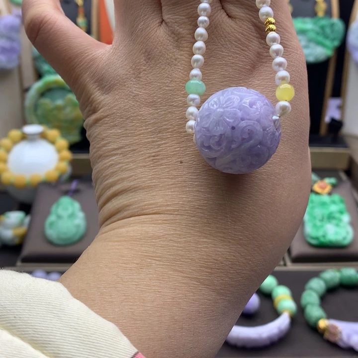 翡翠吊坠(赠链)未镶嵌