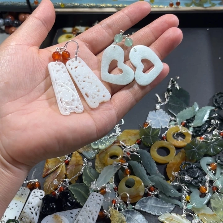 蛇纹石玉合金耳饰