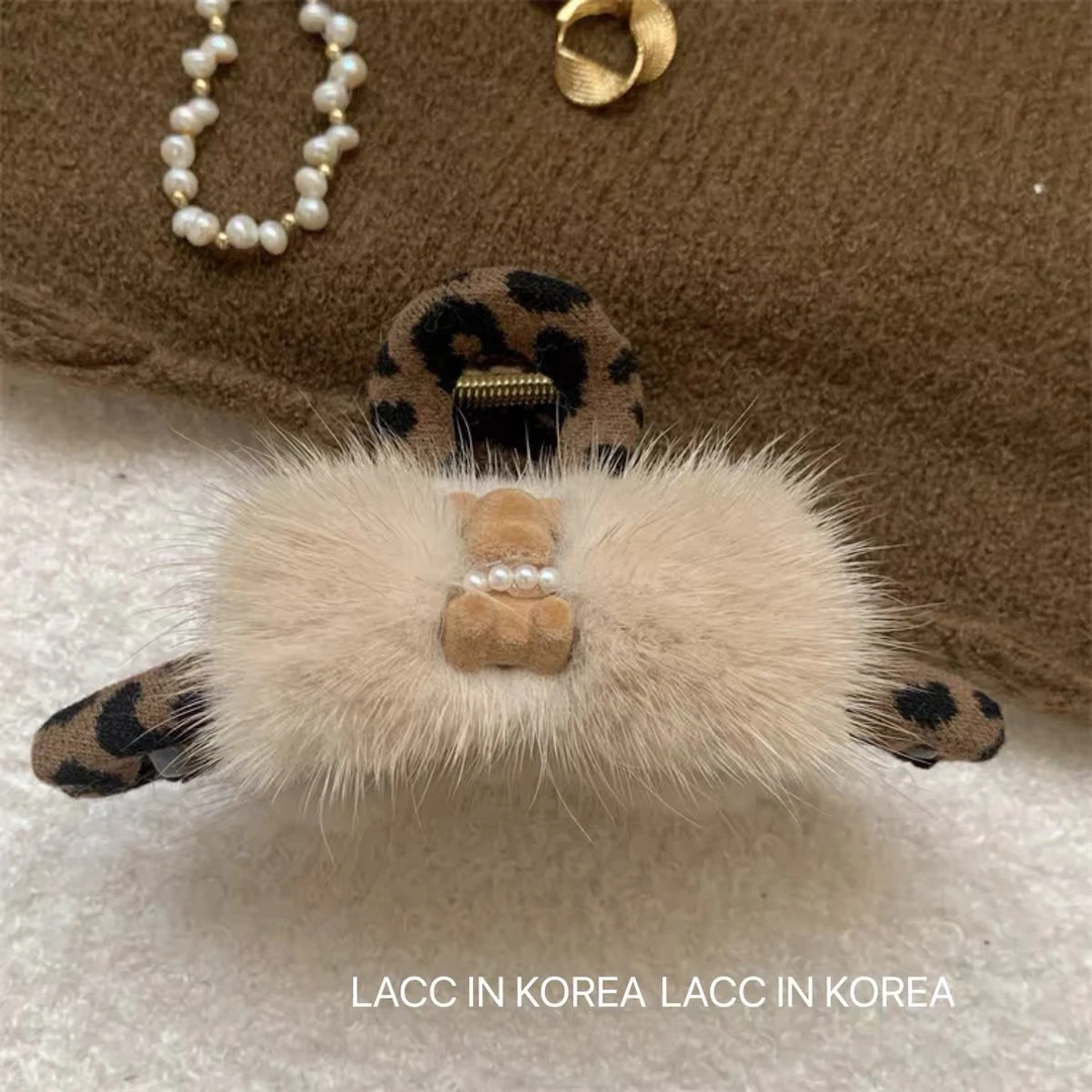 豹纹毛绒小熊抓夹2025新款秋冬后脑勺盘发鲨鱼夹豹纹发饰A408