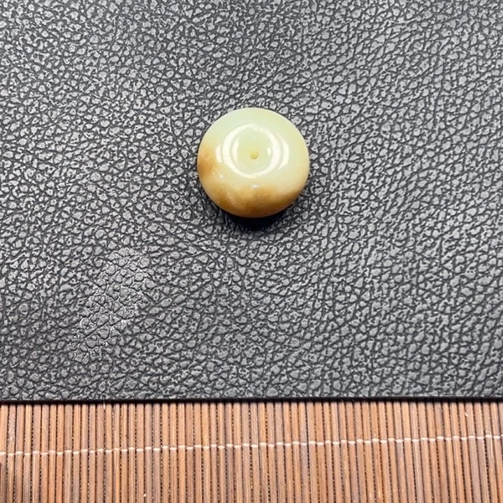 n***g颈饰未镶嵌岫岩老玉（透闪石质玉）