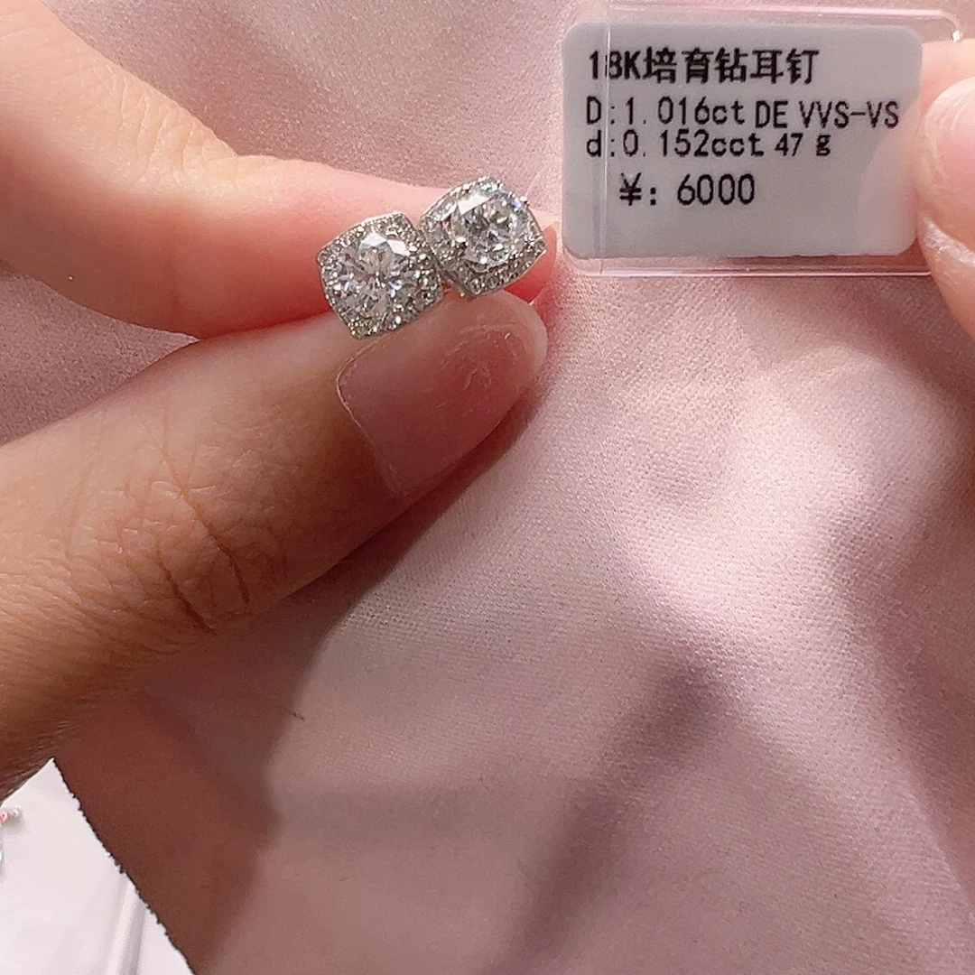 18K金镶嵌颈饰实验室培育钻石
