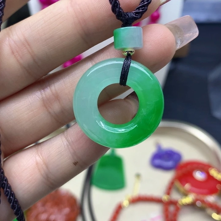 翡翠颈饰未镶嵌吊坠