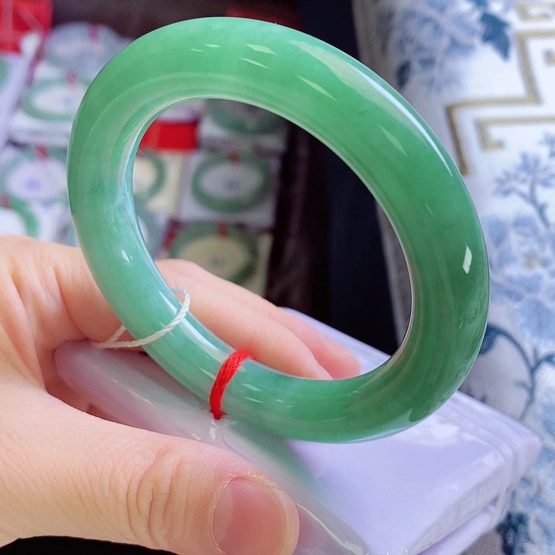 翡翠未镶嵌手镯（圆镯）54胖绿圆