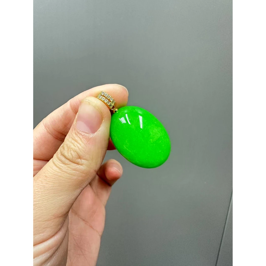 翡翠阳绿14k满钻椭圆形大蛋面吊坠