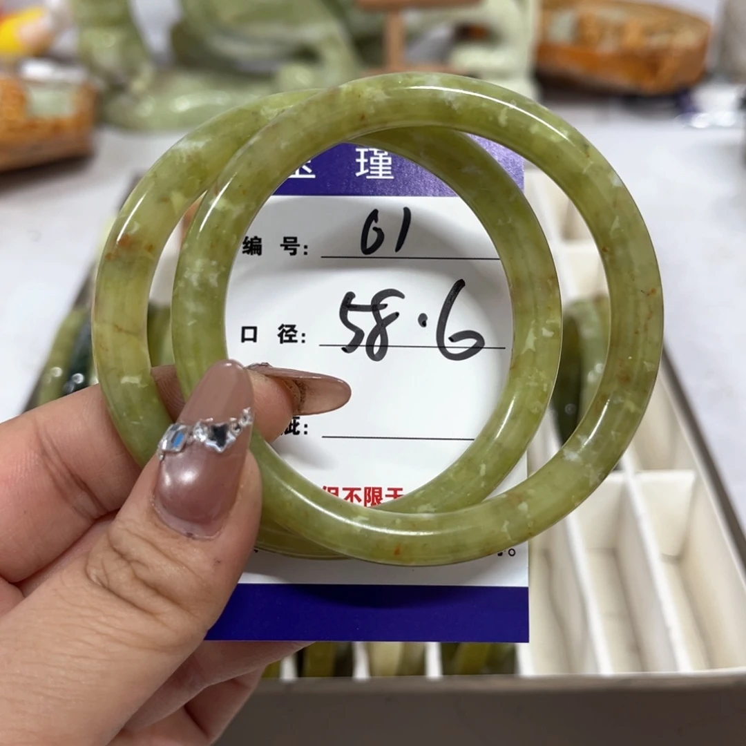 蛇纹石玉手镯未镶嵌