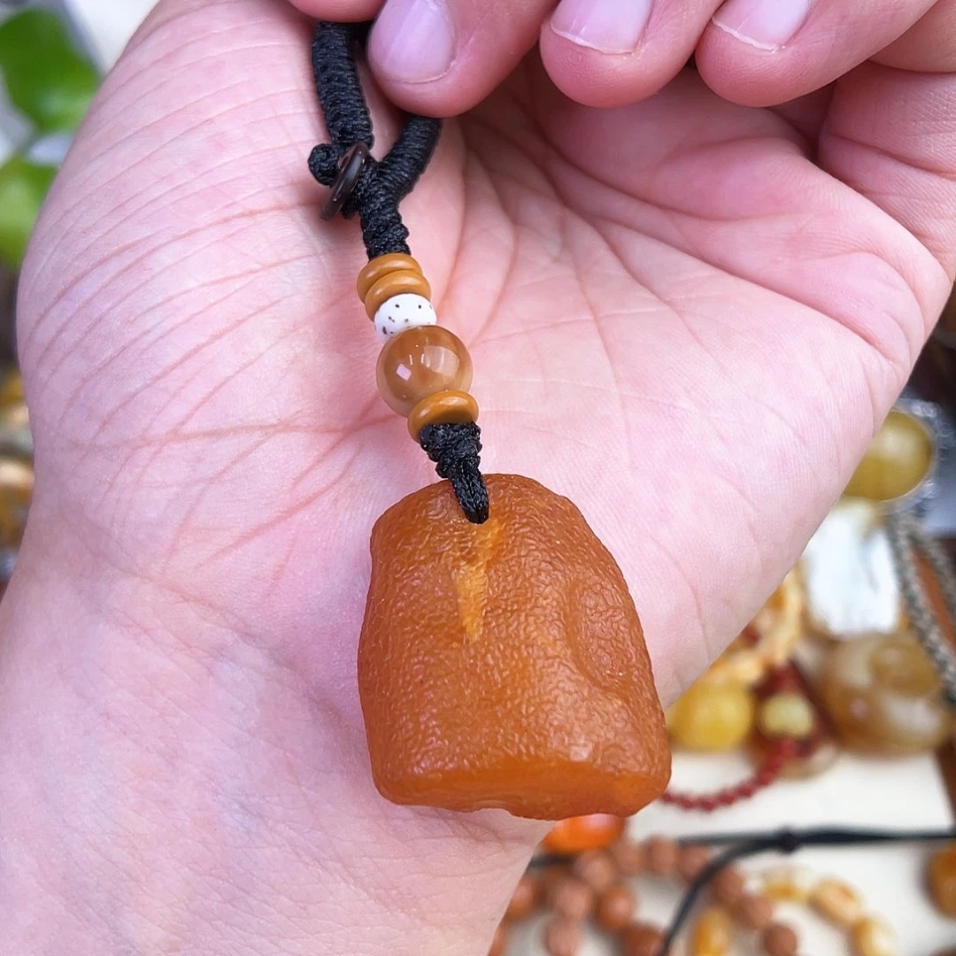 未镶嵌琥珀珠宝奇石