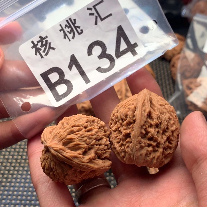 文玩核桃吊坠南疆