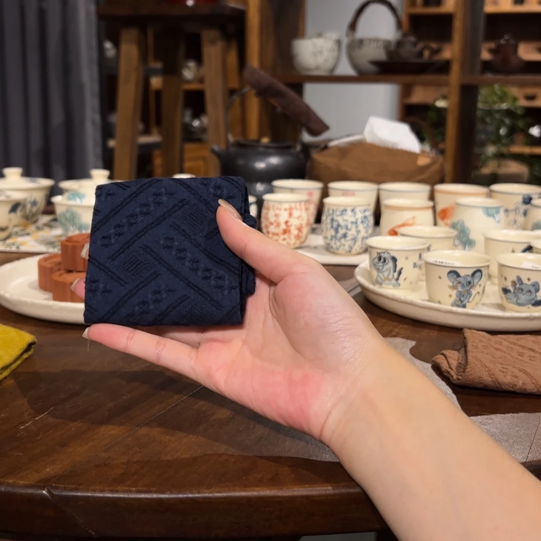 瓷片陶瓷。       陶瓷。