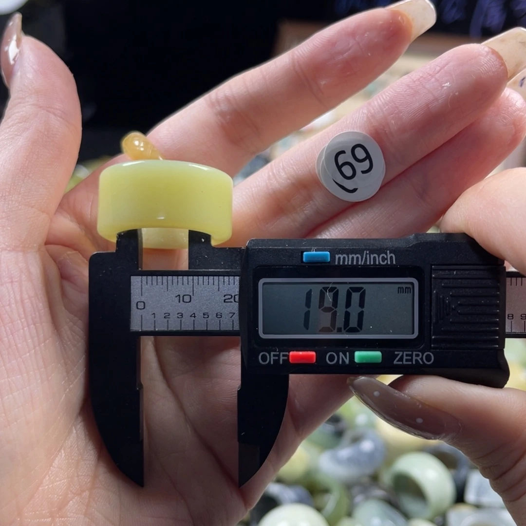 蛇纹石玉未镶嵌戒指