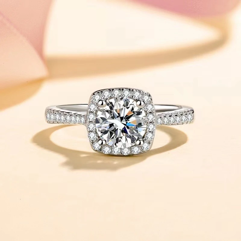中非轻奢   公主方包女戒 0.5ct  高端轻奢定制