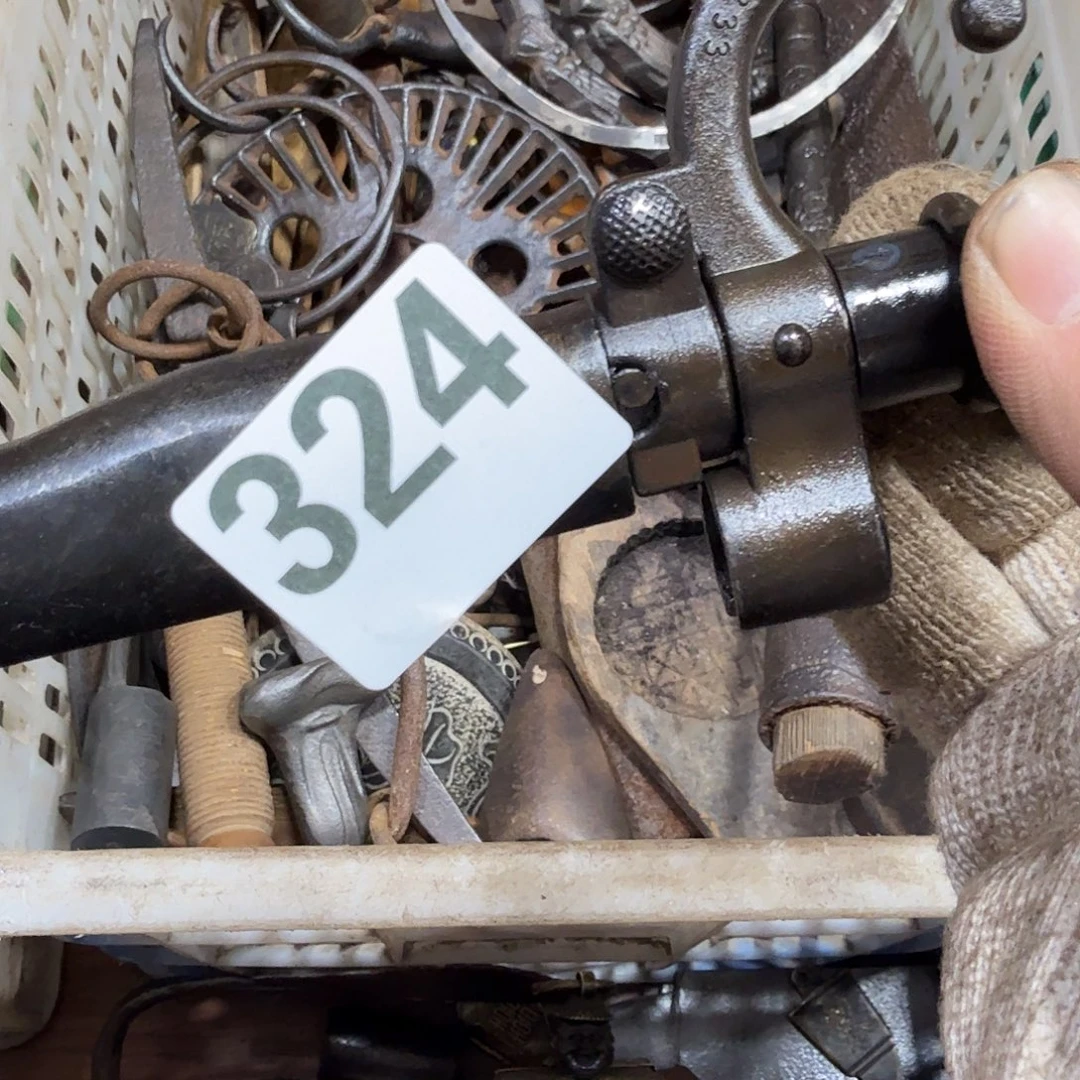 平***肉一物一图，工艺品。