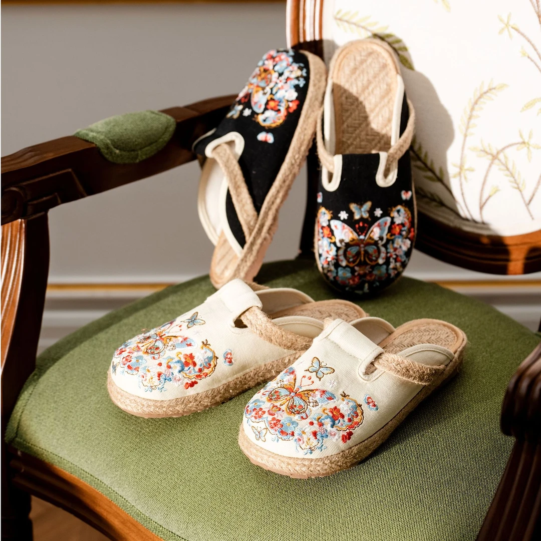 {缤纷蝴蝶}民族复古布鞋民族风绣花平底休闲绣花鞋软底单鞋