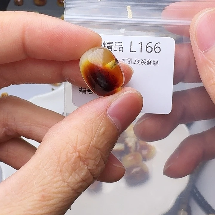 琥珀未镶嵌裸石琥珀