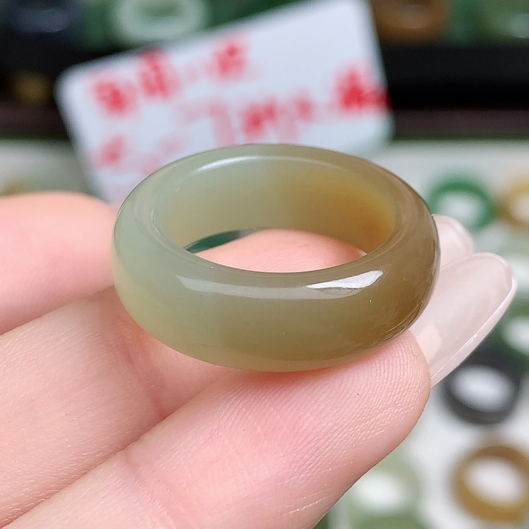 未镶嵌戒指和田玉