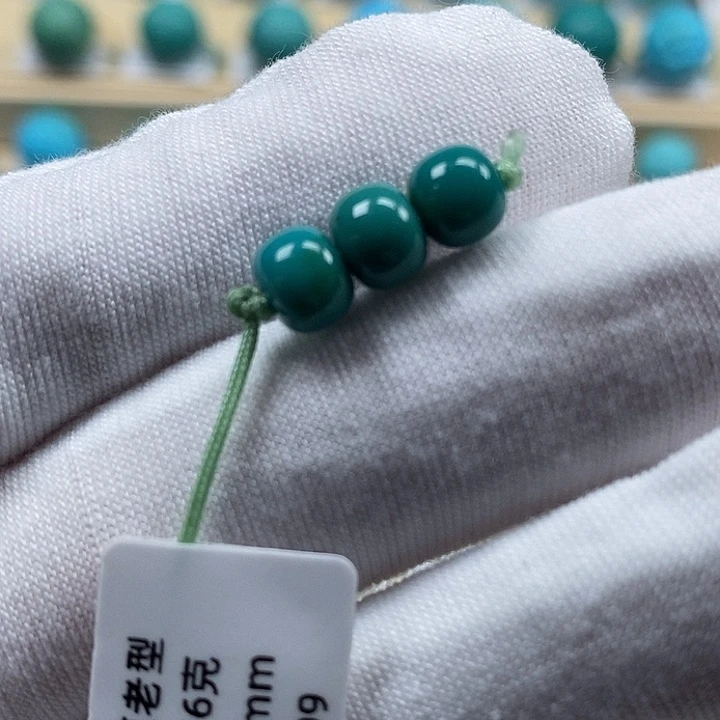 绿松石未镶嵌颈饰