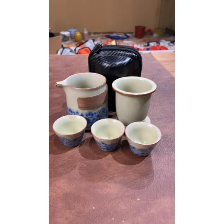 a 195象牙黄青花一壶三杯旅行茶具
