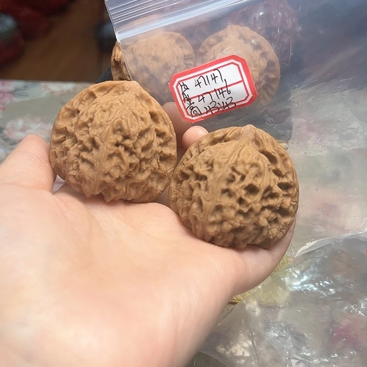 把件文玩核桃赵喜满南将石有微黄