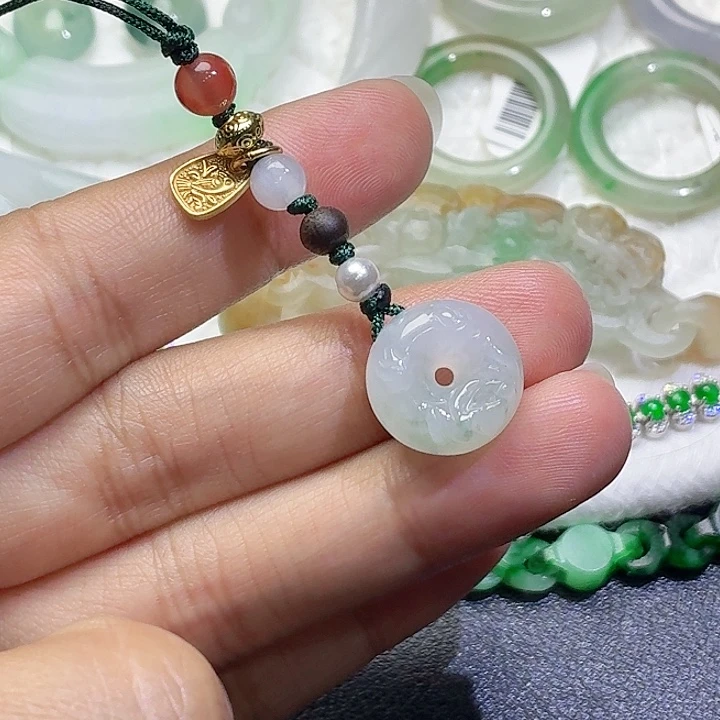 翡翠未镶嵌颈饰挂件