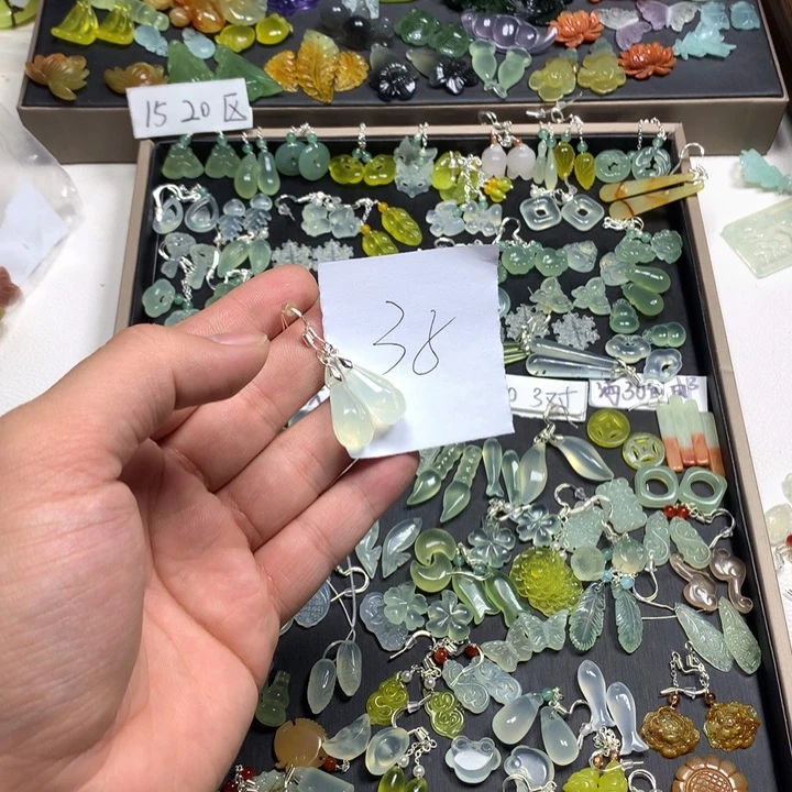 蓝***荷蛇纹石玉合金耳钉