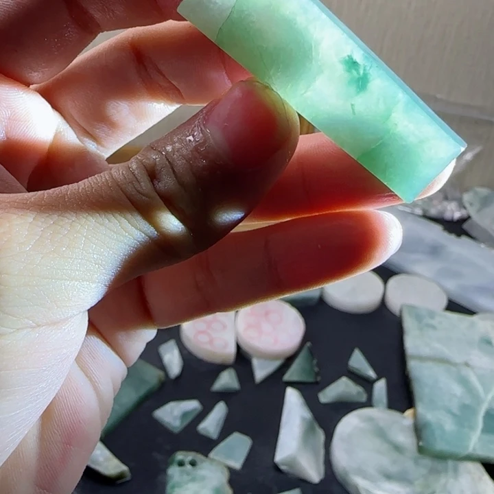 迷***子翡翠未镶嵌颈饰纯天然缅甸翡翠