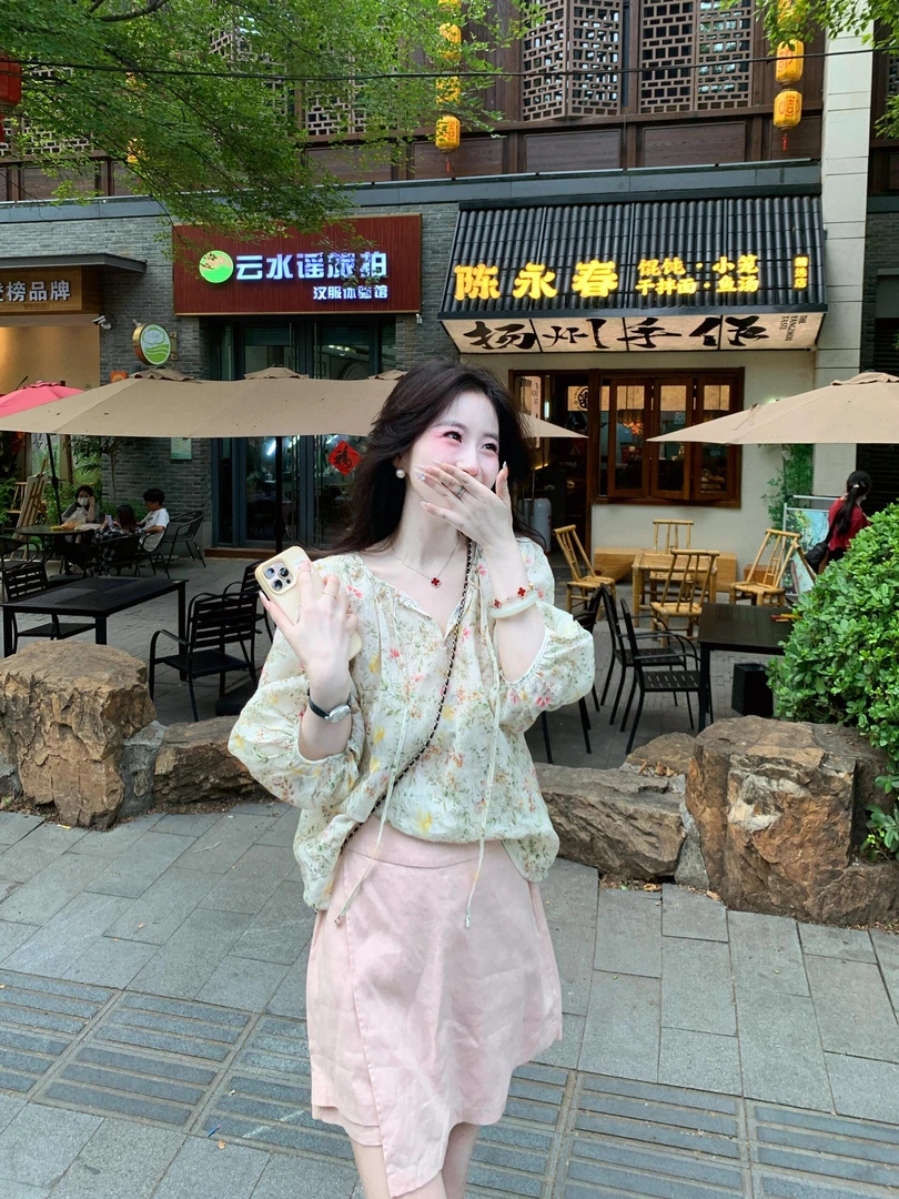 2025夏季新款法式复古碎花圆领系带雪纺上衣搭配粉色裙裤两件套潮