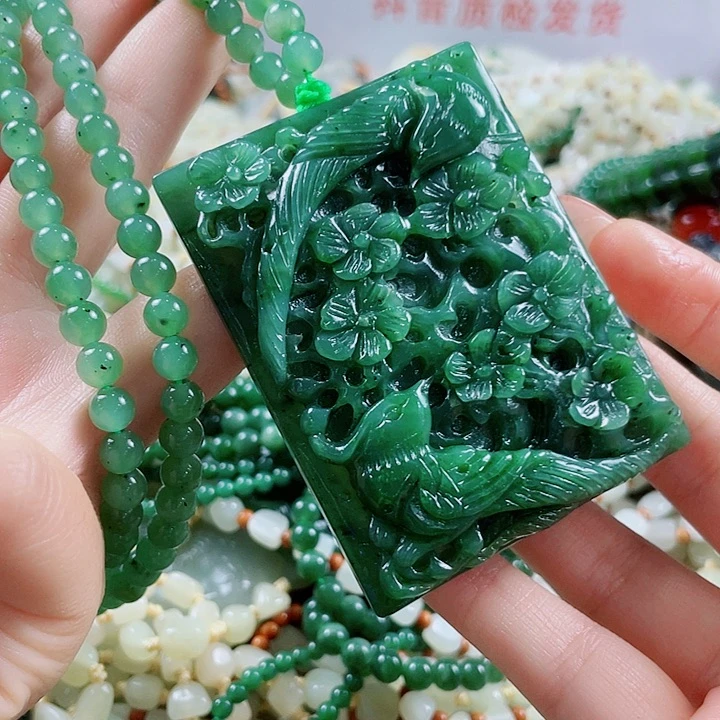 颈饰未镶嵌和田玉