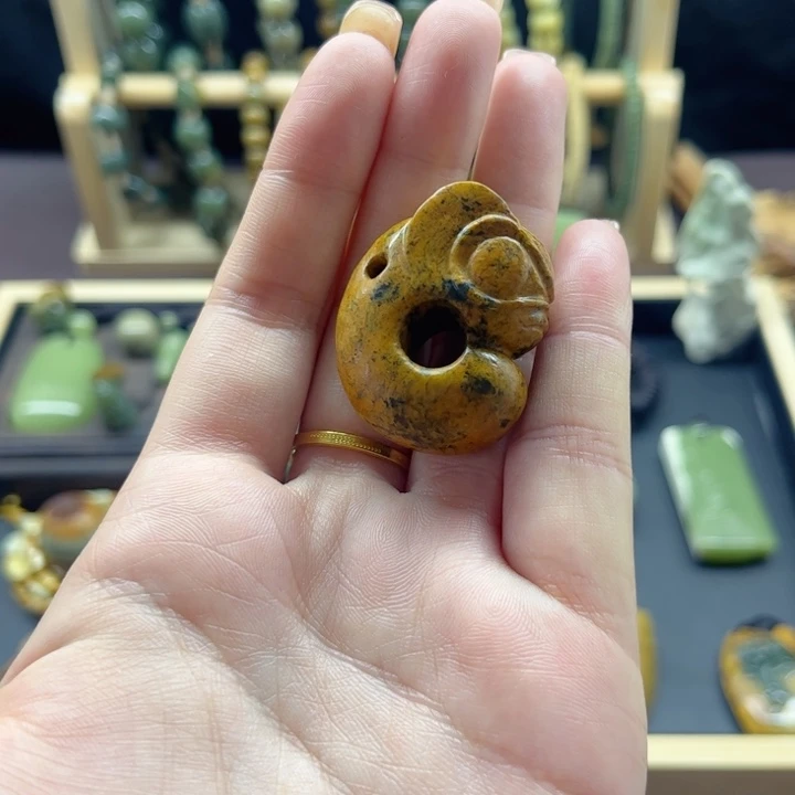 岫岩河磨玉（透闪石质玉）未镶嵌颈饰