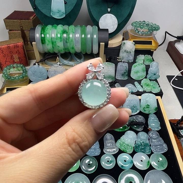 翡翠未镶嵌颈饰蛋面