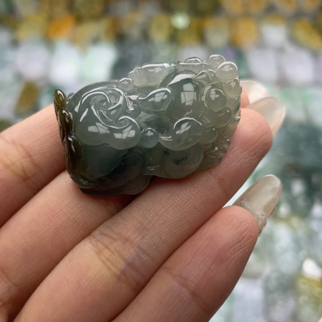 翡翠未镶嵌颈饰貔貅