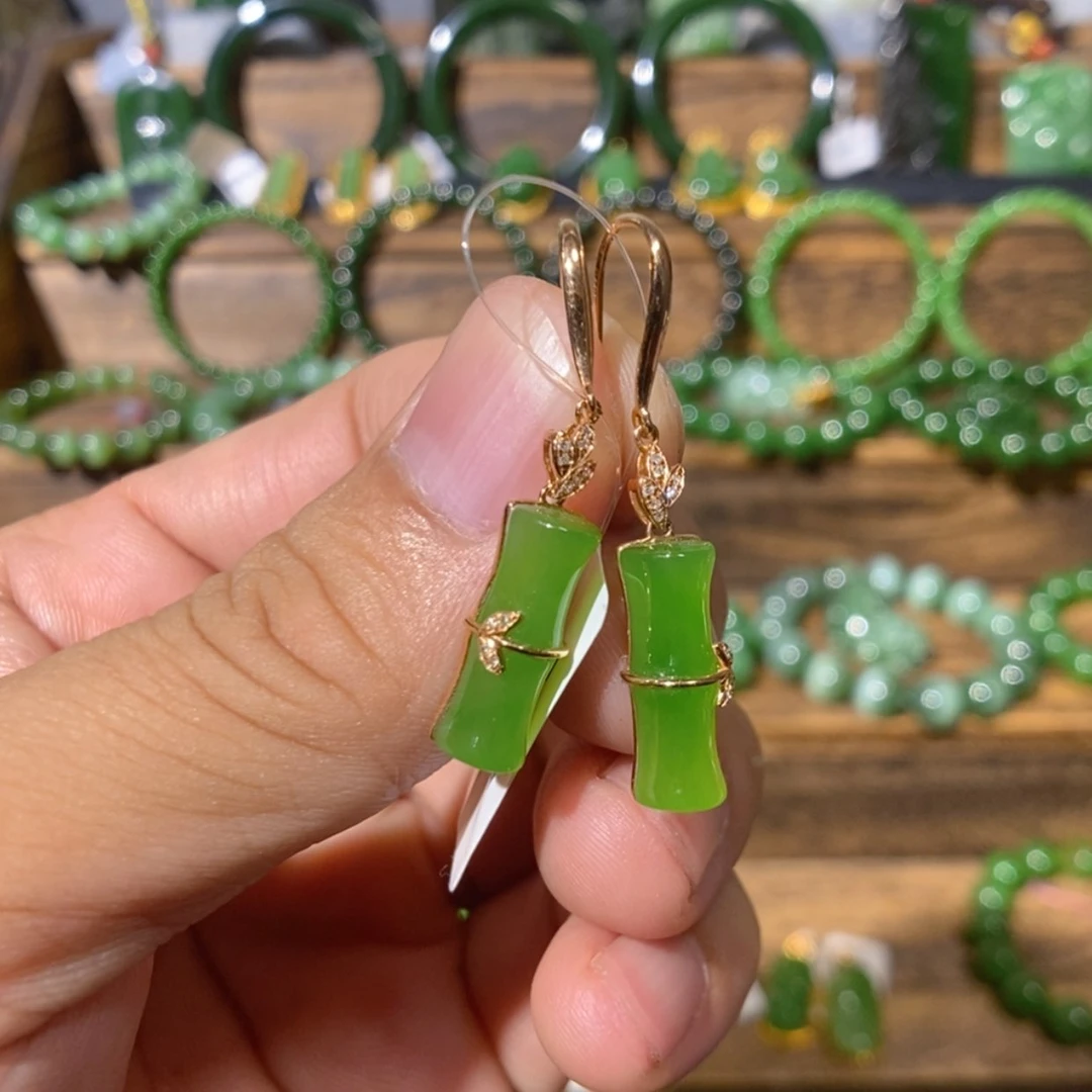 【闪购商品】吊坠(不含链)18K金镶嵌和田玉乌兰海苹果绿竹节耳钩