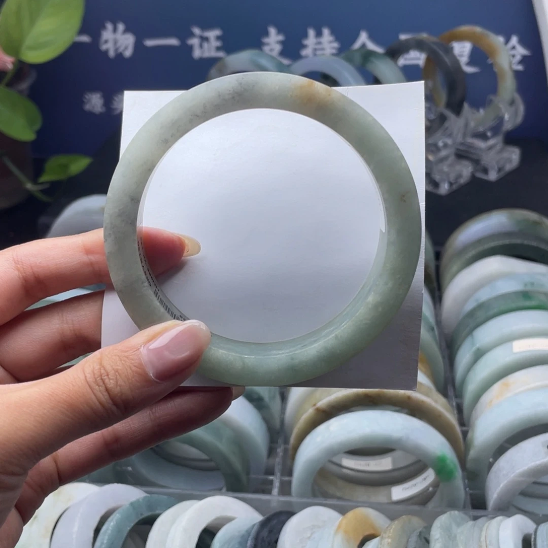 就***气定制翡翠未镶嵌翡翠手镯