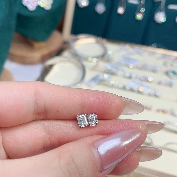 实验室培育钻石铂Pt950镶嵌祖母切单颗50分耳钉