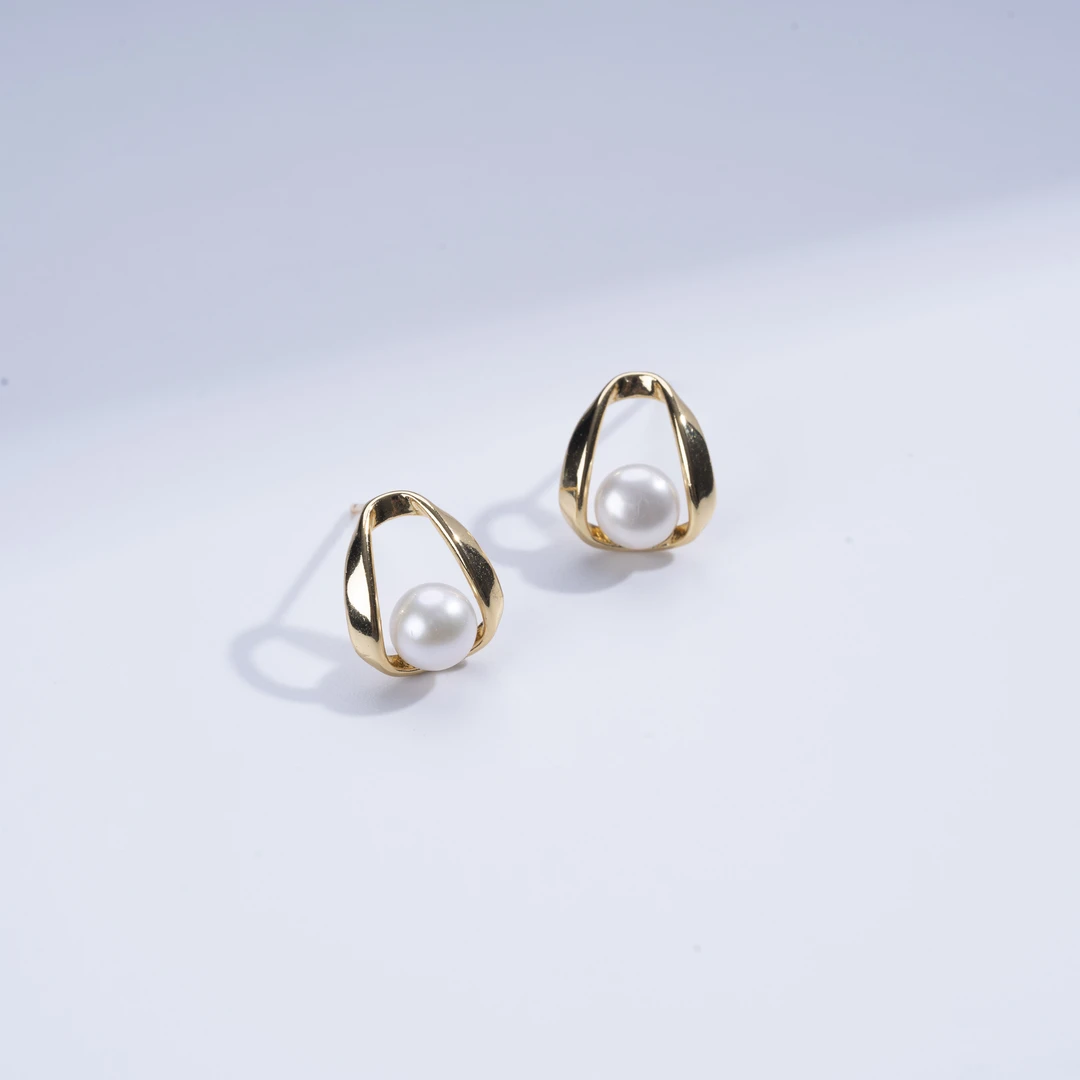 爱迪生淡水珍珠 时尚款白色珍珠耳钉 5-6mm【小七专属】时尚气质