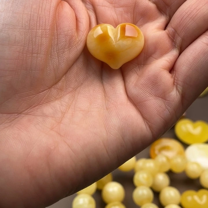 琥珀未镶嵌颈饰蜜蜡