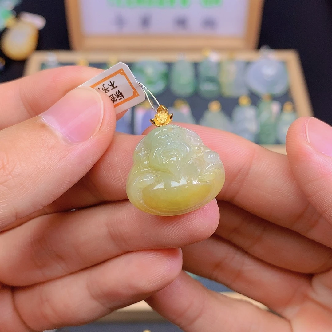 翡翠18K金镶嵌颈饰翡翠