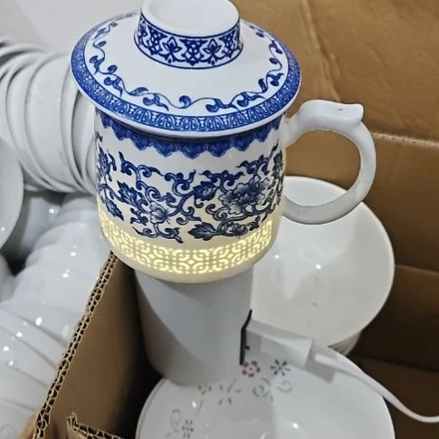 瓷玲珑青花办公杯两个带盖子微瑕疵