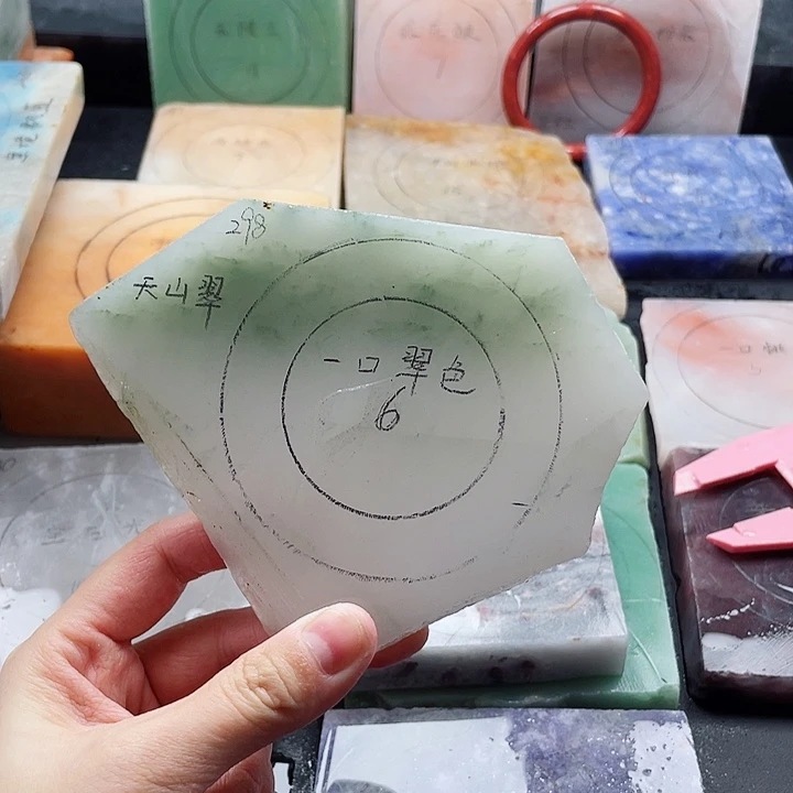 石英质玉未镶嵌手镯定制