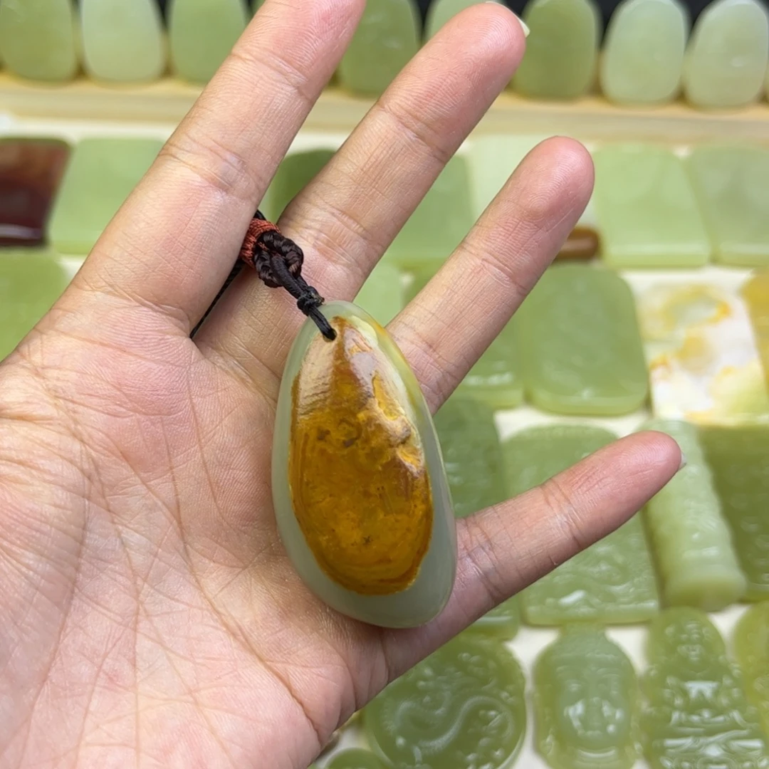 新疆昆仑山料挂件