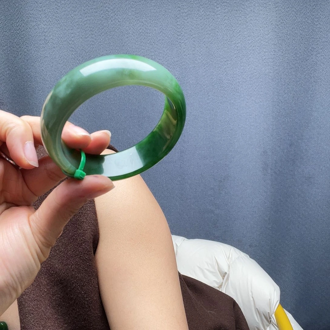 哇***葵和田玉未镶嵌手镯