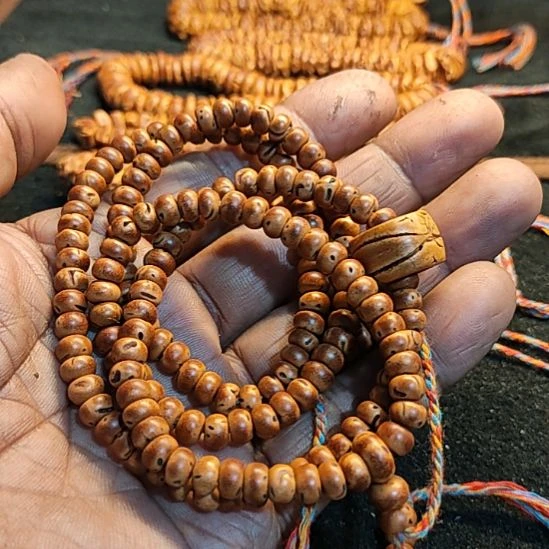 朕****手串桃核寒露蜜桃核脖挂原生态