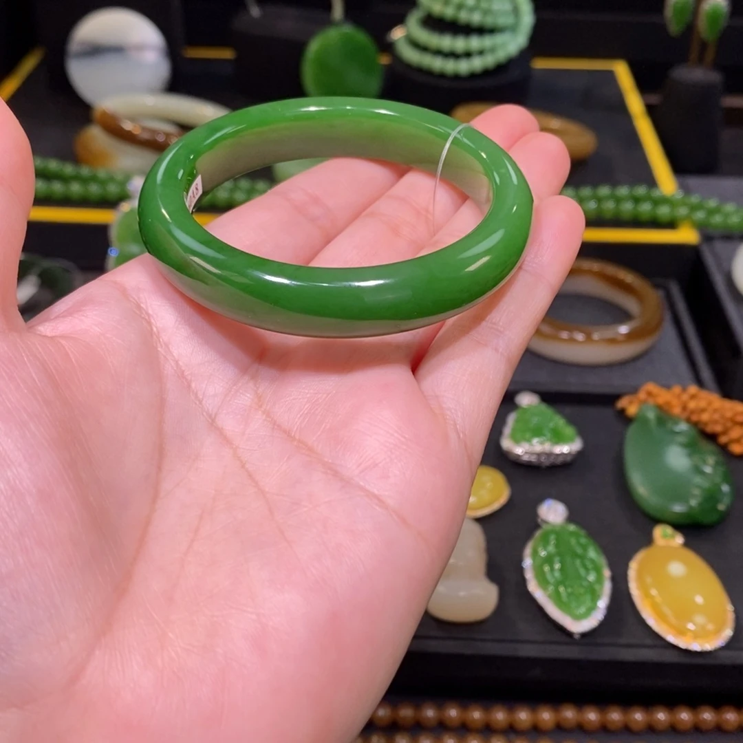 悠***蝶和田玉（碧玉）未镶嵌手镯