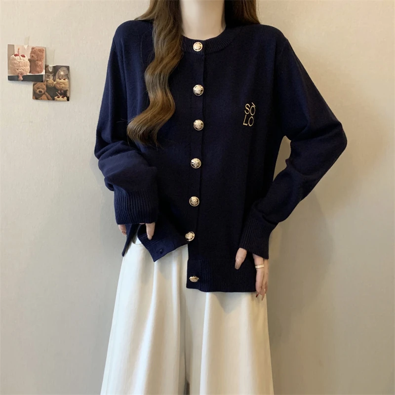 秋冬胖mm设计感金属纽扣藏青色针织开衫女2025新款显瘦遮肚子上衣
