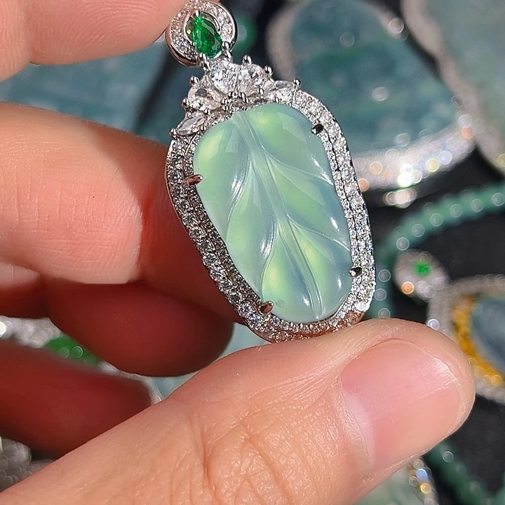 翡翠颈饰未镶嵌77766667777,