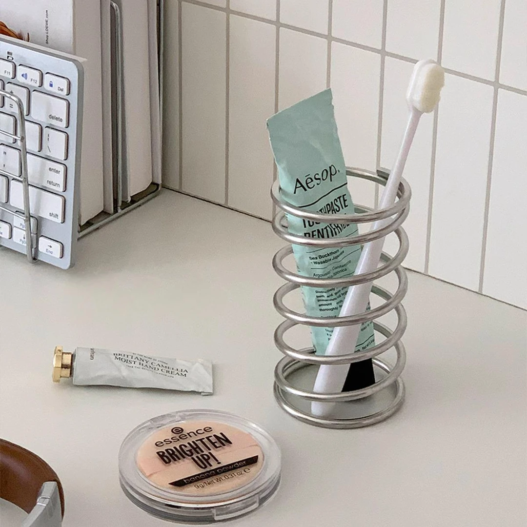 ins不锈钢笔筒学生桌面收纳浴室洗手台化妆刷梳子收纳弹簧牙刷架