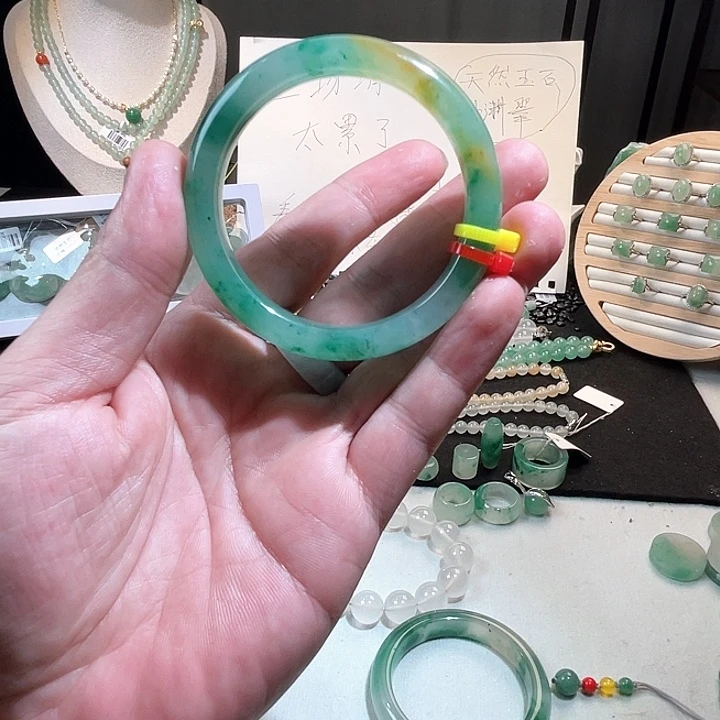 未镶嵌手镯石英质玉