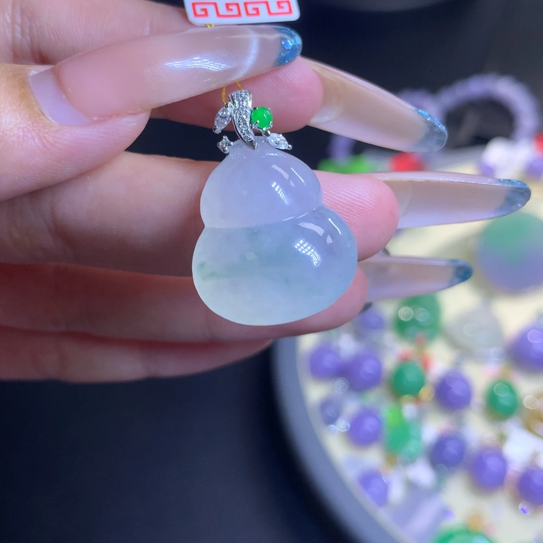 颈饰18K金镶嵌翡翠天然